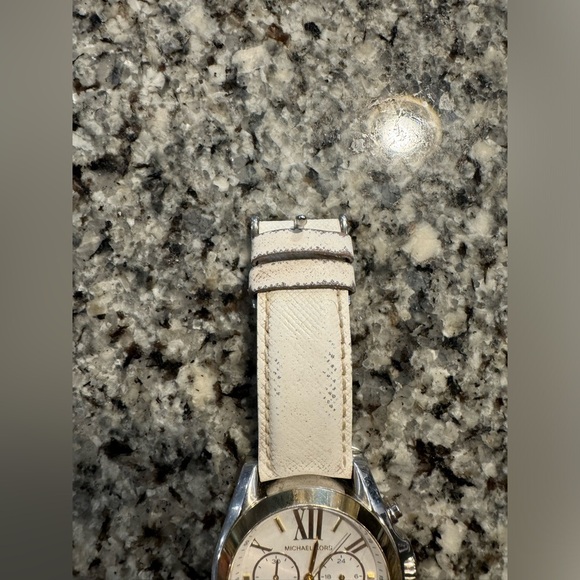 Michael Kors Watch - Picture 7 of 11